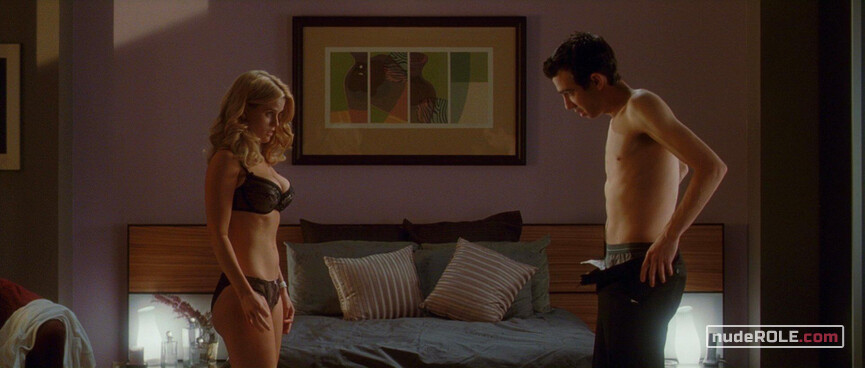 3. Molly sexy – She's Out of My League (2010)