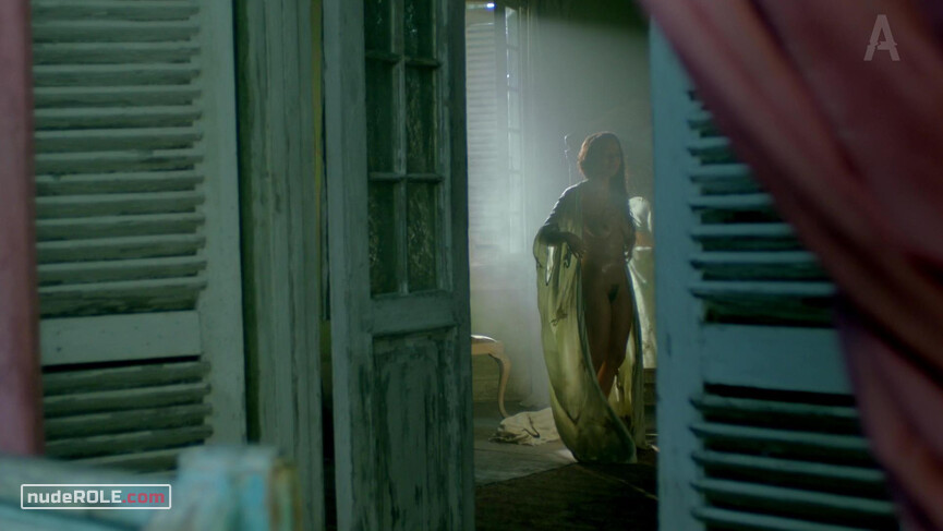 1. Max22 nude – Black Sails s01e08 (2014)