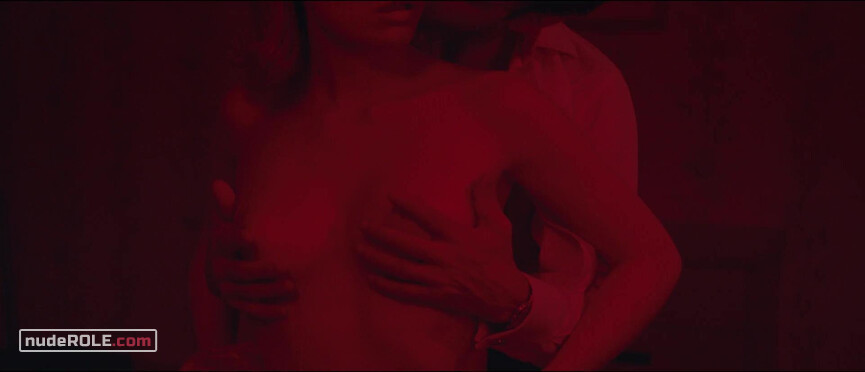 1. Rose Pamphyle nude – Populaire (2012)