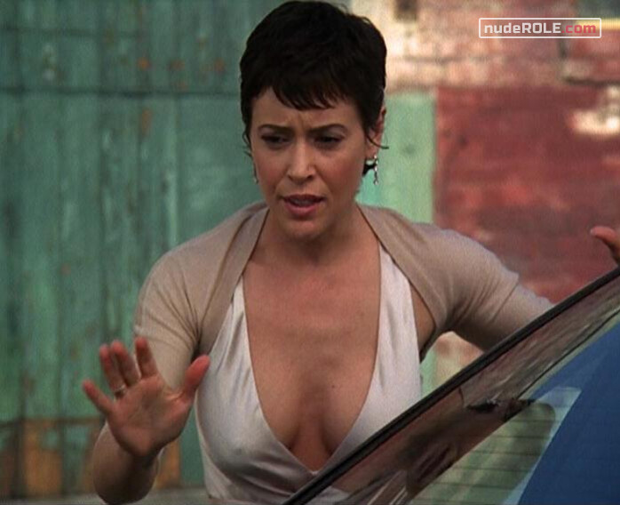 2. Phoebe Halliwell sexy – Charmed s06 (2003)