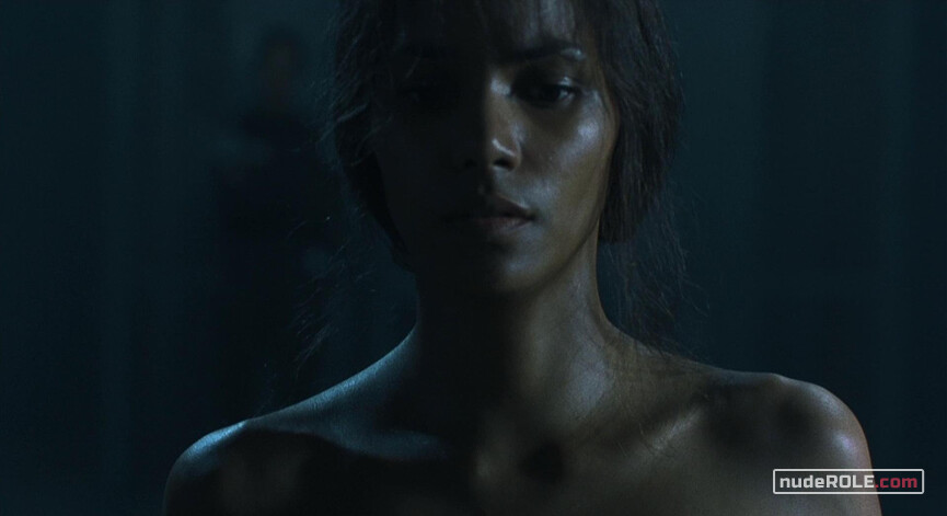 2. Miranda Grey nude – Gothika (2003)