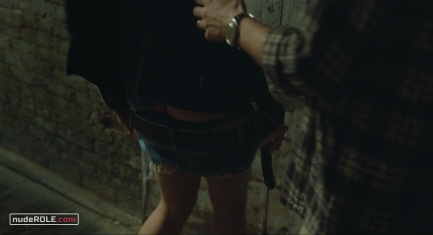 2. Isabelle nude, Isabelle de Groote - la babysitter nude – Chinese Puzzle (2013)