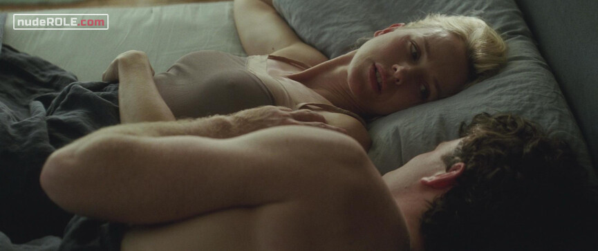 2. Lil sexy, Roz nude – Adore (2013)