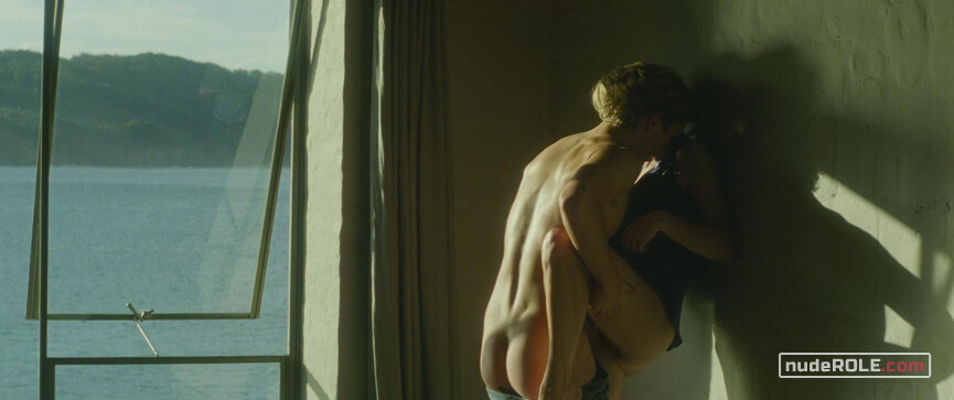 3. Lil sexy, Roz nude – Adore (2013)