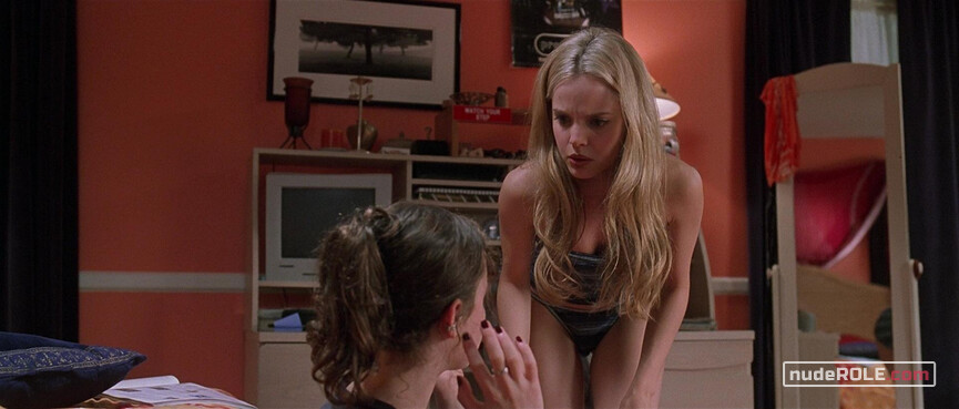 2. Angela Hayes nude – American Beauty (1999)