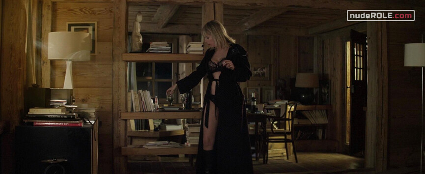 1. Marianne nude – Love Is the Perfect Crime (2013)