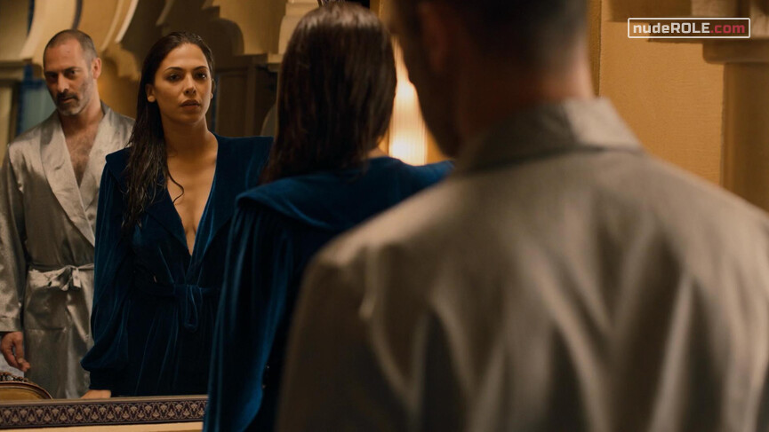 2. Leila Al-Fayeed sexy – Tyrant s01e03 (2014)