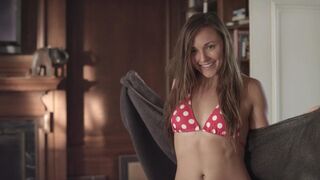 Charlotte sexy – She Loves Me Not (2013)