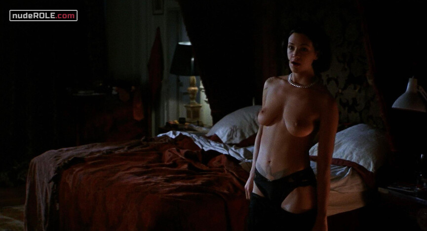 1. Beatrice nude – B. Monkey (1998)