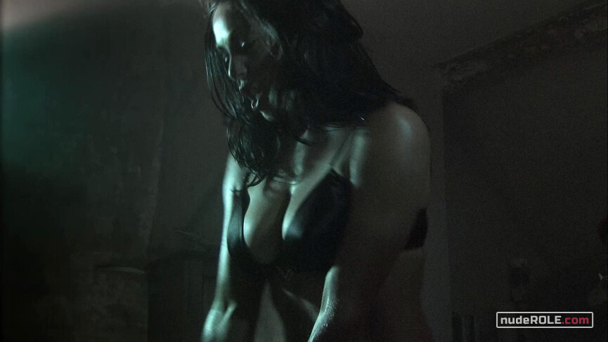 1. Michelle Fox sexy – Evil Aliens (2005)