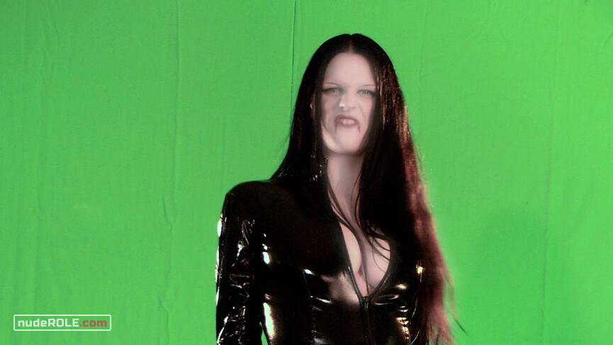 2. Michelle Fox sexy – Evil Aliens (2005)