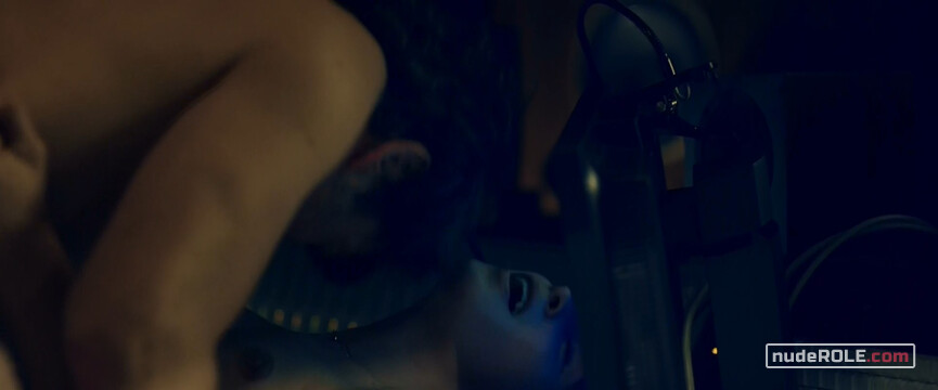 2. Mia nude – Electric Girl (2019)