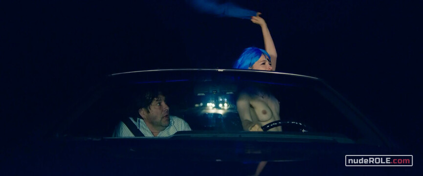5. Mia nude – Electric Girl (2019)