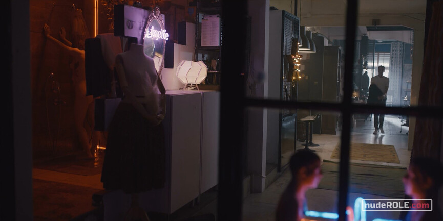 2. Cansu nude – The Gift s01e04 (2019)