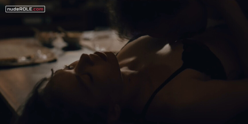 4. Cansu nude – The Gift s01e04 (2019)
