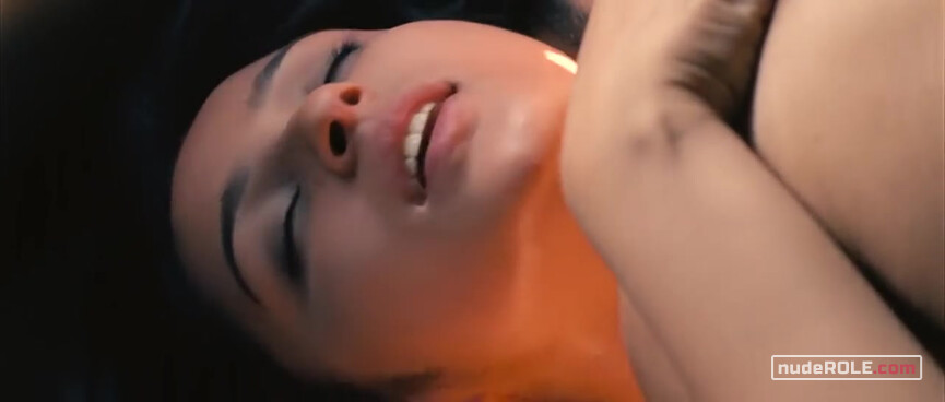 5. Zoya Qureshi sexy – Ishaqzaade (2012)