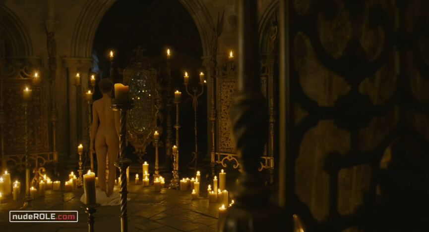 1. Elizabeth I nude – Elizabeth: The Golden Age (2007)