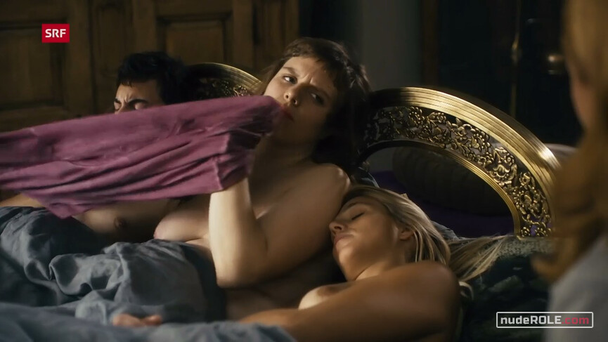11. Vera Fluck, Olga nude – Monogamish s02e01e07 (2019)