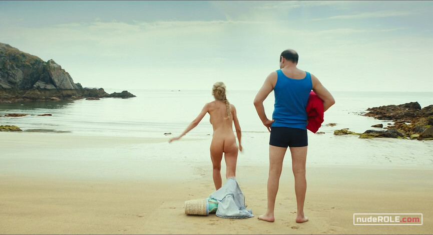 1. La jeune Allemande nude – Nicholas on Holiday (2014)