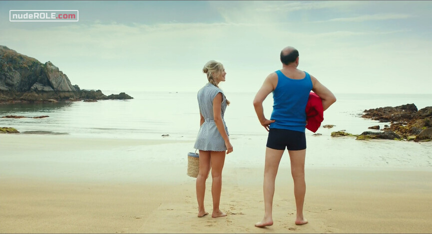 2. La jeune Allemande nude – Nicholas on Holiday (2014)