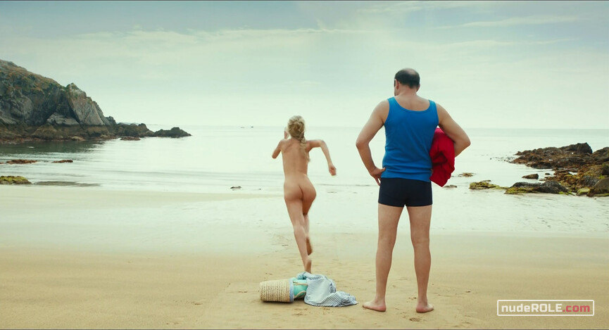 4. La jeune Allemande nude – Nicholas on Holiday (2014)