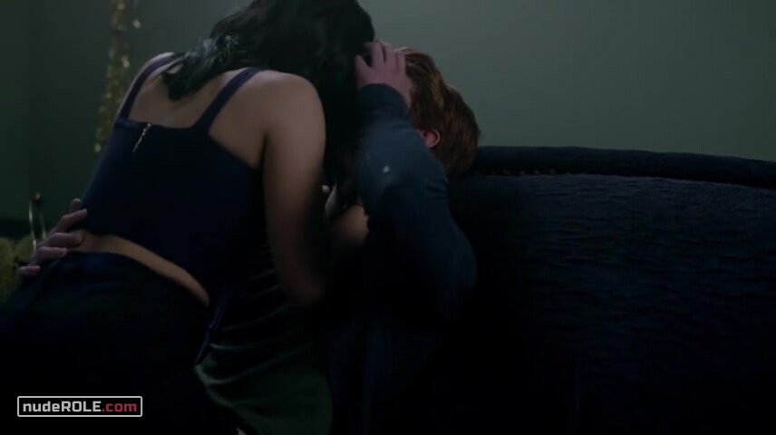 2. Veronica Lodge sexy – Riverdale s01e12, e13 (2017)