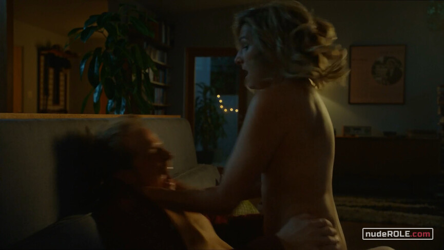 4. Faye Cottumaccio sexy – You're the Worst s04e09 (2017)