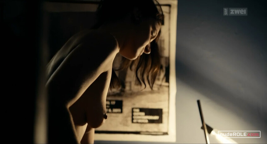 1. Giada nude – Tutti giù (2012)