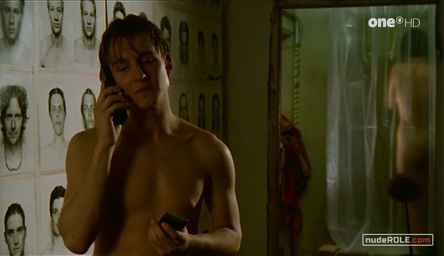 3. Sven's Flatmate nude – Drei mit Herz s01e10 (1999)