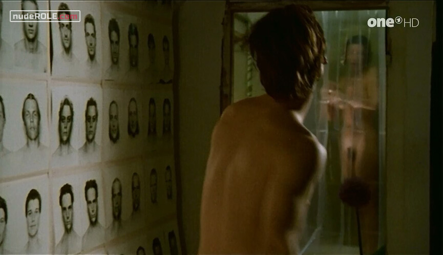5. Sven's Flatmate nude – Drei mit Herz s01e10 (1999)