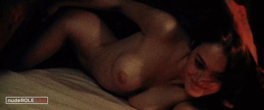 1. Pretty Coed nude – Mumford (1999)