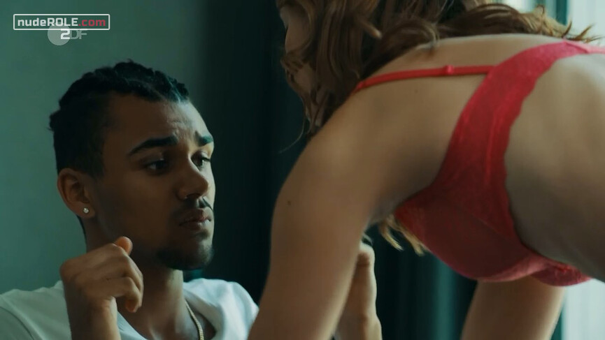 4. Sarah Kautner sexy – Die Chefin s10e05 (2019)