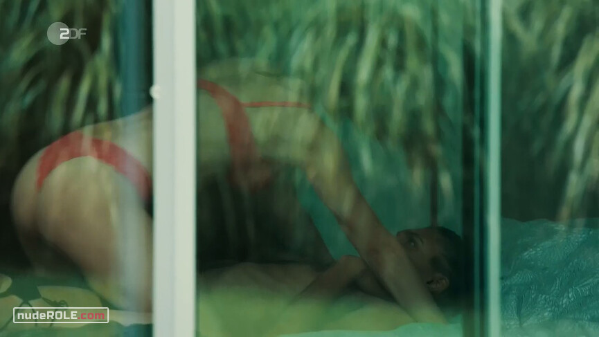7. Sarah Kautner sexy – Die Chefin s10e05 (2019)
