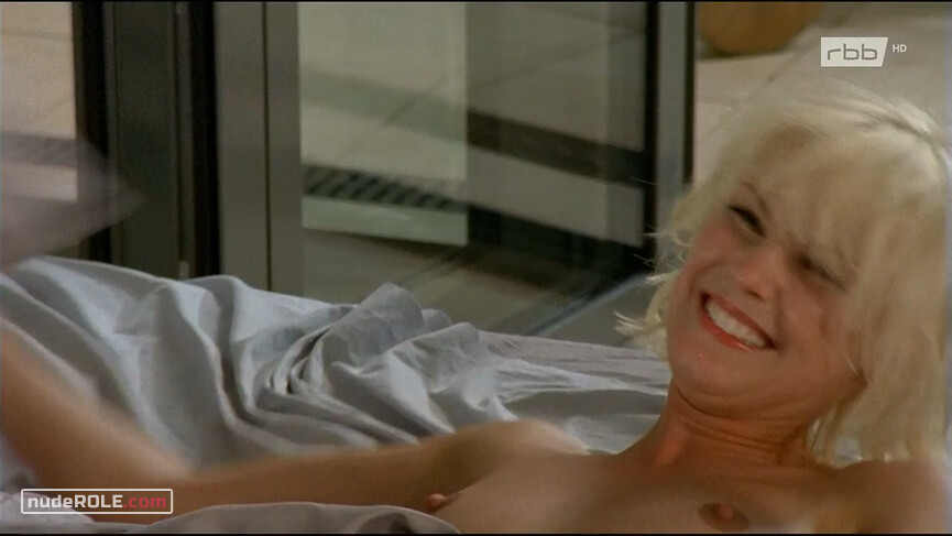 6. Victoria Treff nude – Die Stein s01e01 (2008)