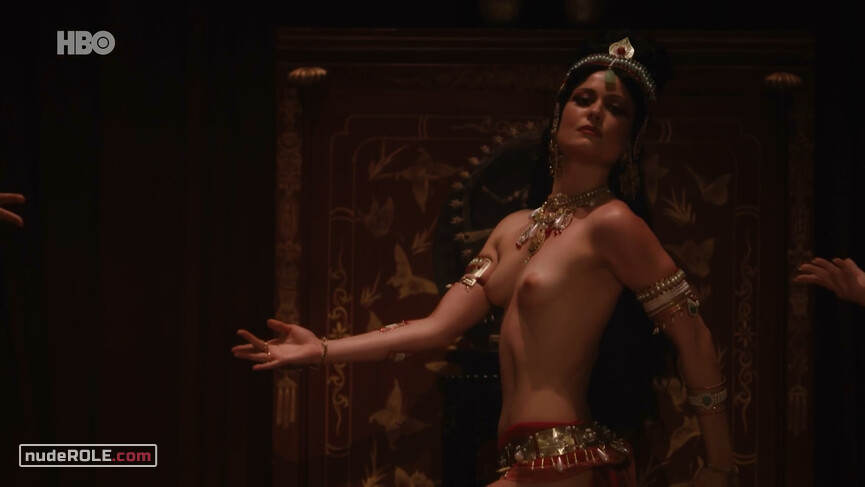 1. Mata Hari nude – Santos Dumont s01e04 (2019)