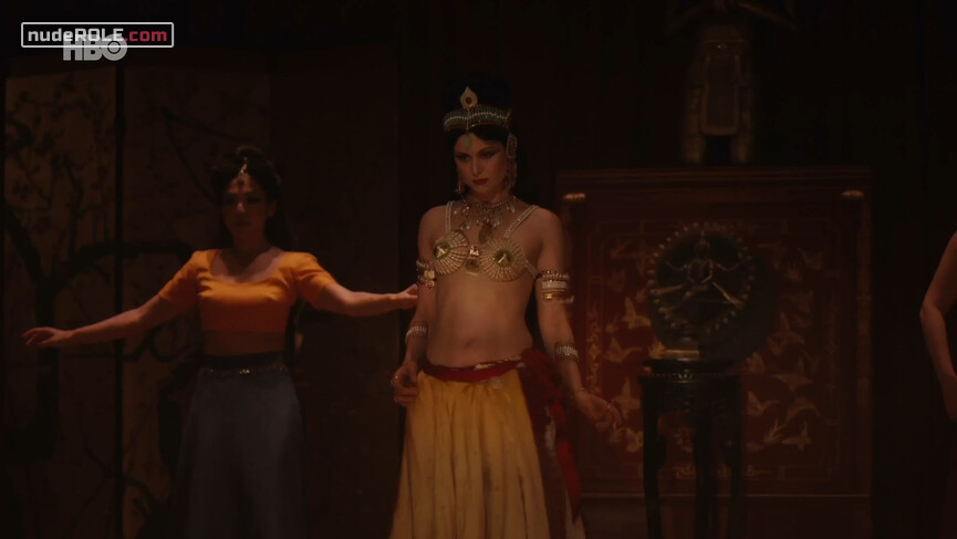 2. Mata Hari nude – Santos Dumont s01e04 (2019)