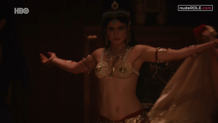 3. Mata Hari nude – Santos Dumont s01e04 (2019)