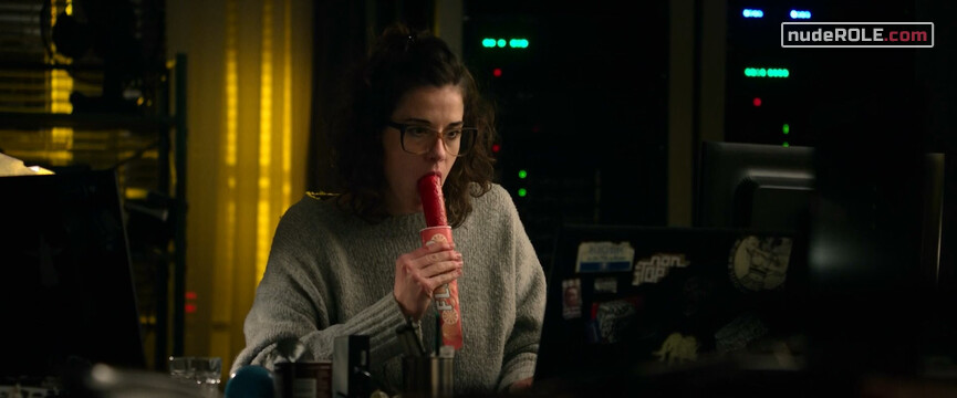 3. Nicki Kasulke sexy – Hot Dog (2018)