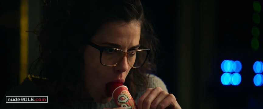 5. Nicki Kasulke sexy – Hot Dog (2018)