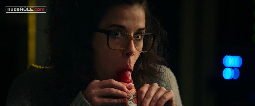 6. Nicki Kasulke sexy – Hot Dog (2018)