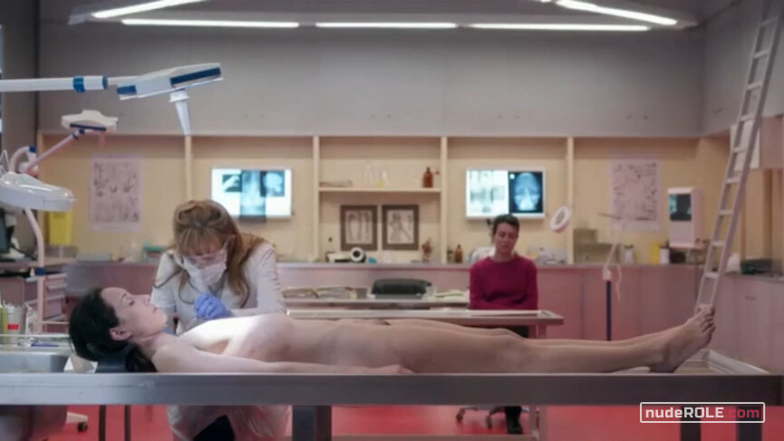 1. Blanche Ligier nude – Alexandra Ehle s01e03 (2019)