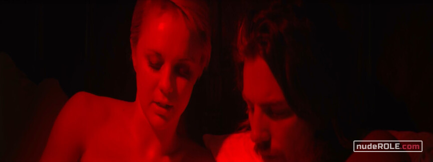 3. Charlie nude – Strobe (2017)