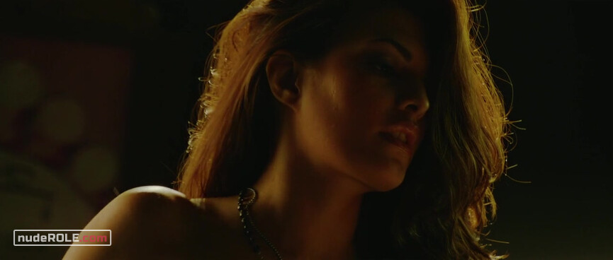 3. Priya sexy – Murder 2 (2011)