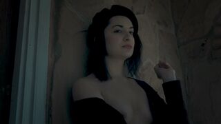Bella nude – American Terror Story (2019)