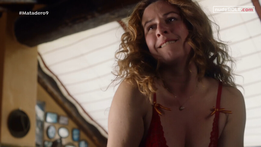 6. Almudena Jimenez sexy – Matadero s01e08-09 (2019)