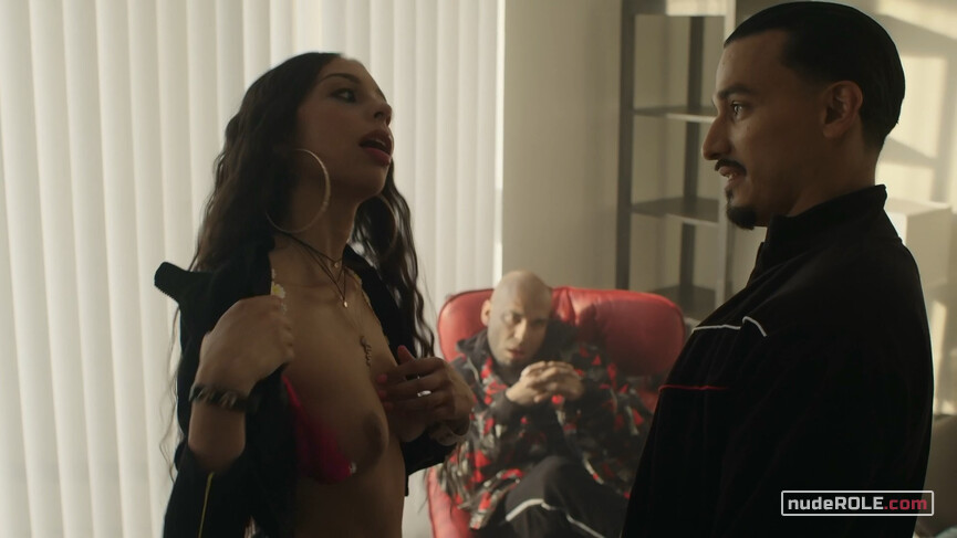 3. Malea nude – Get Shorty s03e02 (2019)