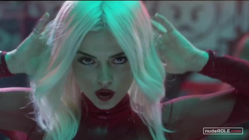 1. Bebe Rexha sexy – The Keys of Christmas (2016)