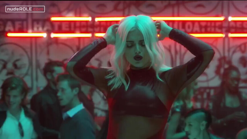 2. Bebe Rexha sexy – The Keys of Christmas (2016)
