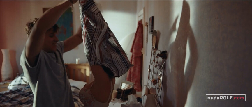 3. Alice sexy – Love is Blind (2015)
