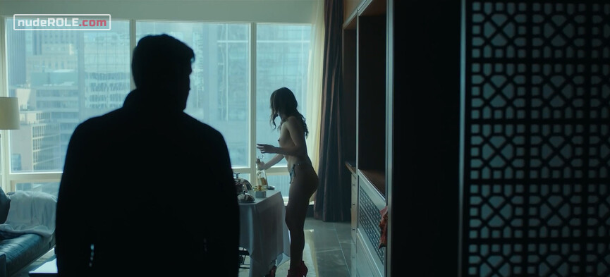 2. Hotel Room Dancer nude – Titans s02e07 (2019)